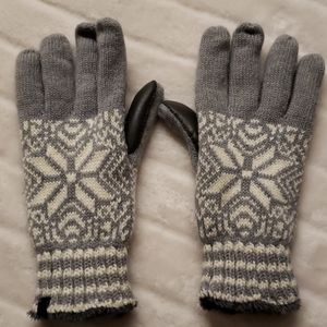 Grey & White Chrochet Gloves